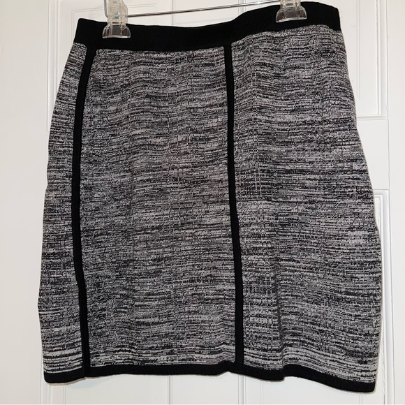 Ann Taylor cotton blend heathered black and white mini contour skirt size Medium - Picture 2 of 16